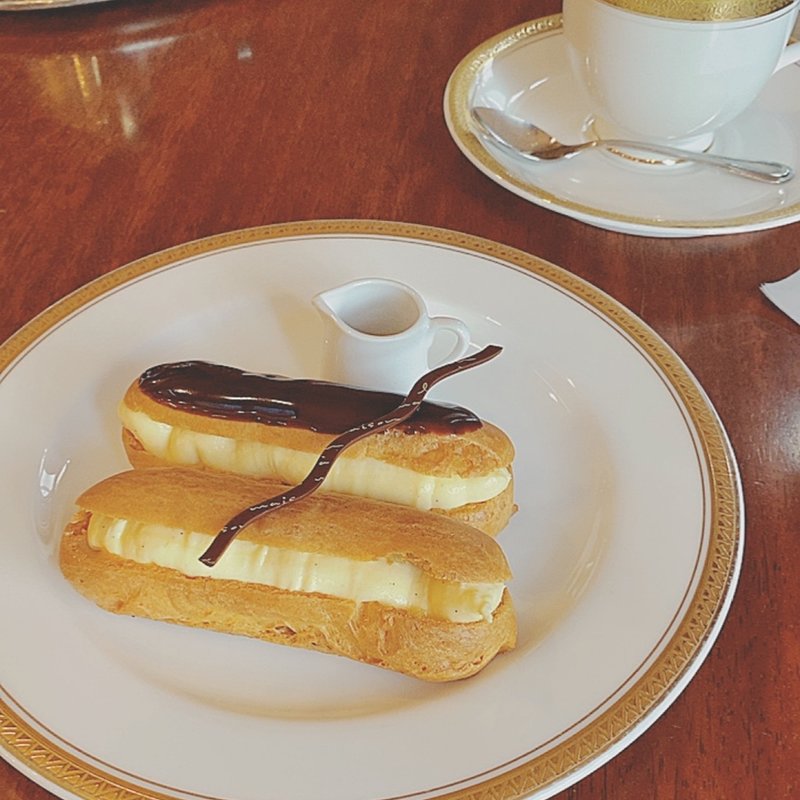 アンティークブレンドコーヒーとエクレアのセット(トリコロール 本店)