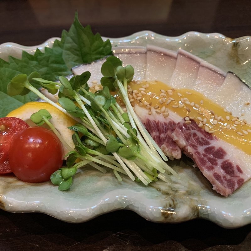 ウネクジラ刺(飯屋 だゑん 〜拿縁〜)