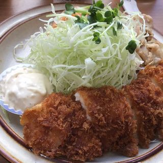 ヒラメフライと生姜焼き(キッチン南海 本店)