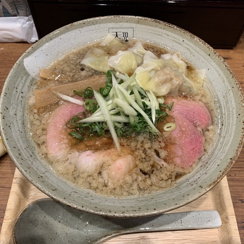 アグー背脂入ワンタン醤油らあめん(麺処 天川)