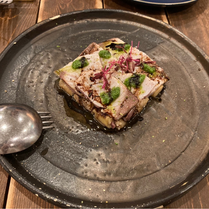 鰤の炙りと焼きナスの温菜カルパッチョ　〜柚子の香り(bistro-yagishowten)