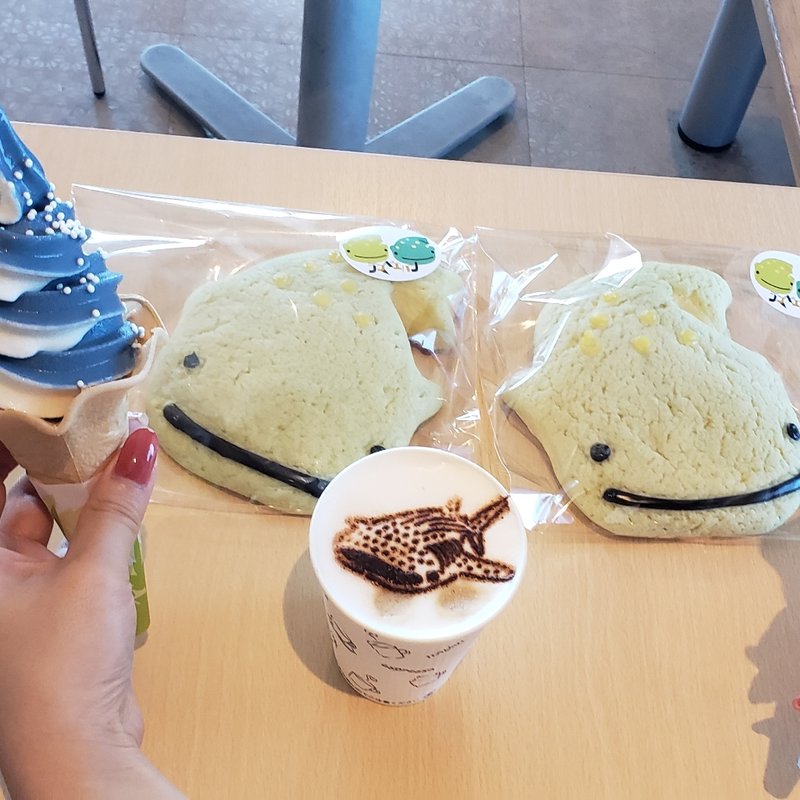 シンベイメロンパン　ジンベイソフト　ジンベイラテ(海遊館 （カイユウカン）)