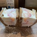 桃のフルーツサンド(オソラカフェ)