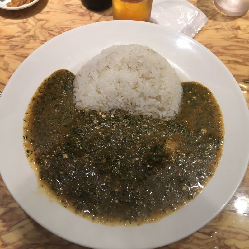 骨つきチキンとほうれん草のカリー(すぱいす )