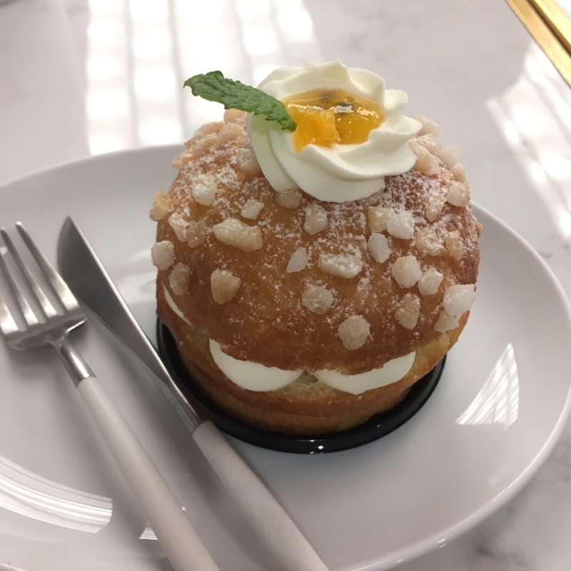 ケーキセット(トロペジェンヌ)(LIBERTÉ PÂTISSERIE BOULANGERIE 東京本店)