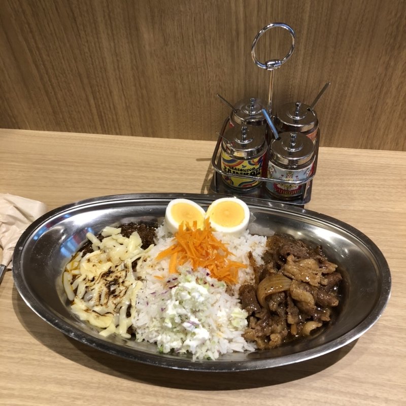 
"痺辛”オニ鍋 -牛豚バラと花椒、赤唐辛子の痺れ麻辣スープ-(鍋とスパイス料理 オニカワラ 渋谷店)