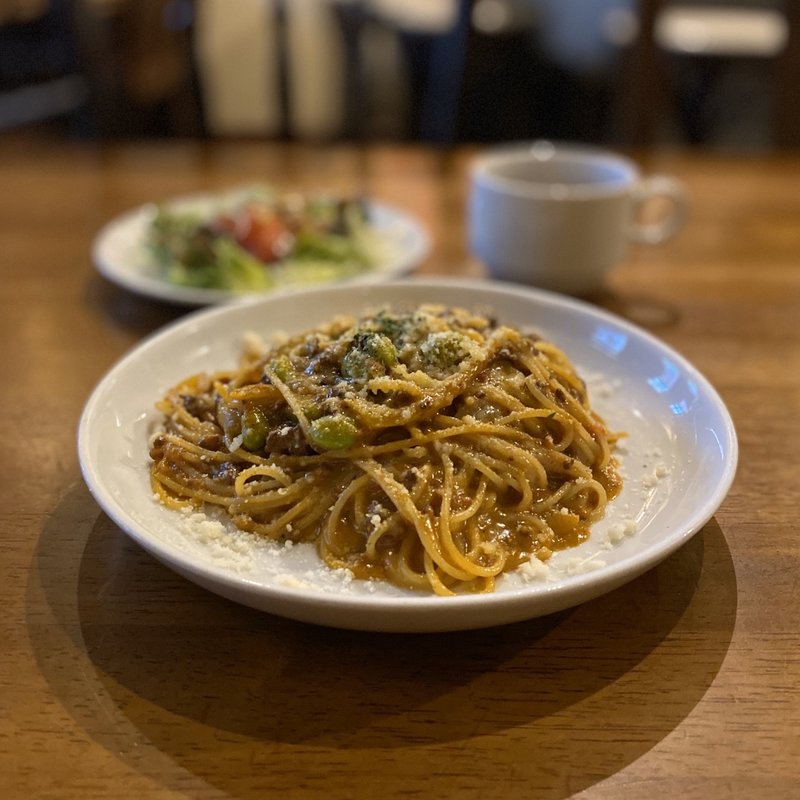 カレー風味のミートソース、サラダ、スープ(デパール 駅前店 )