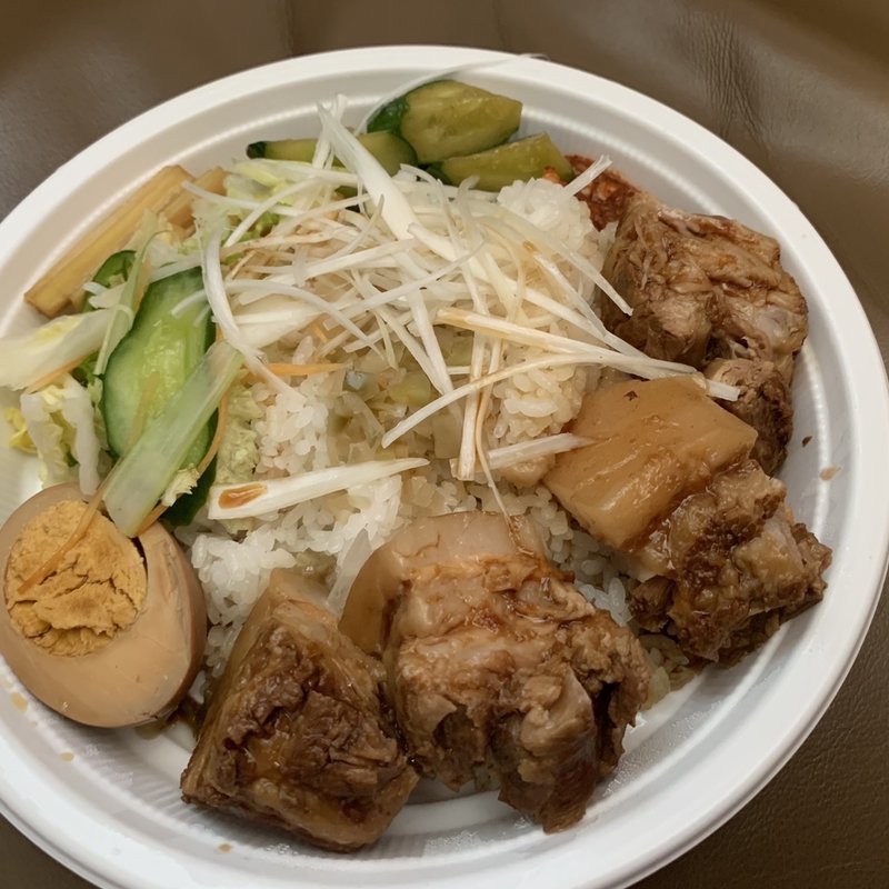 テイクアウト限定　角煮丼(白龍トマト館)
