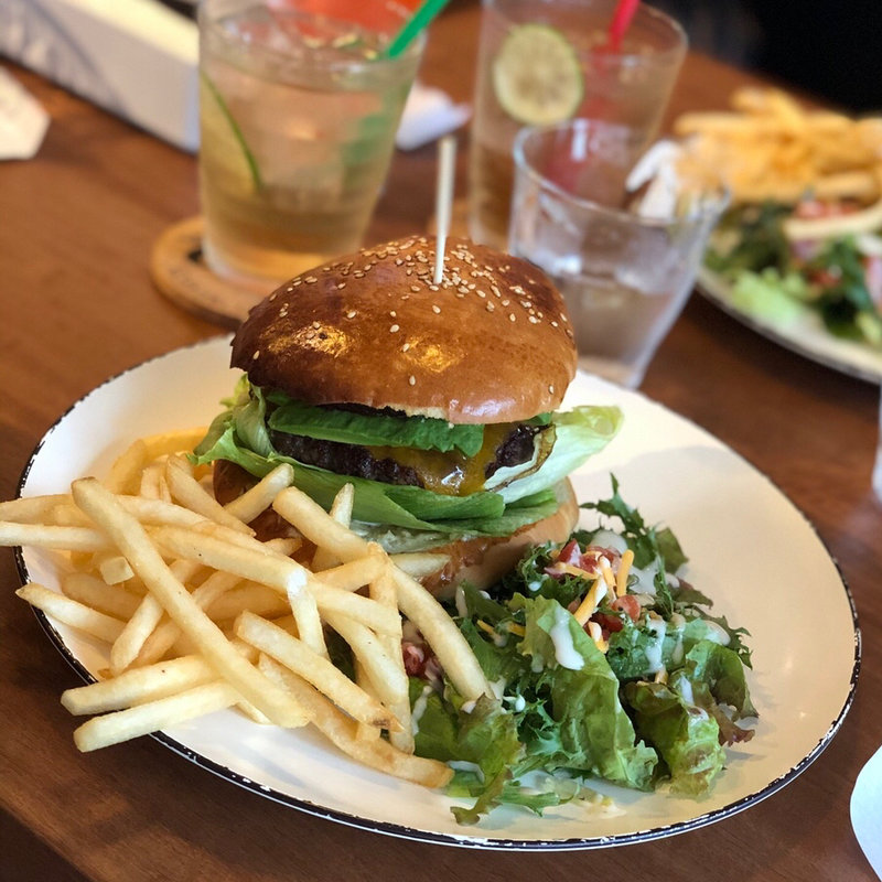 アボカドチーズバーガー(Le Cabaret)