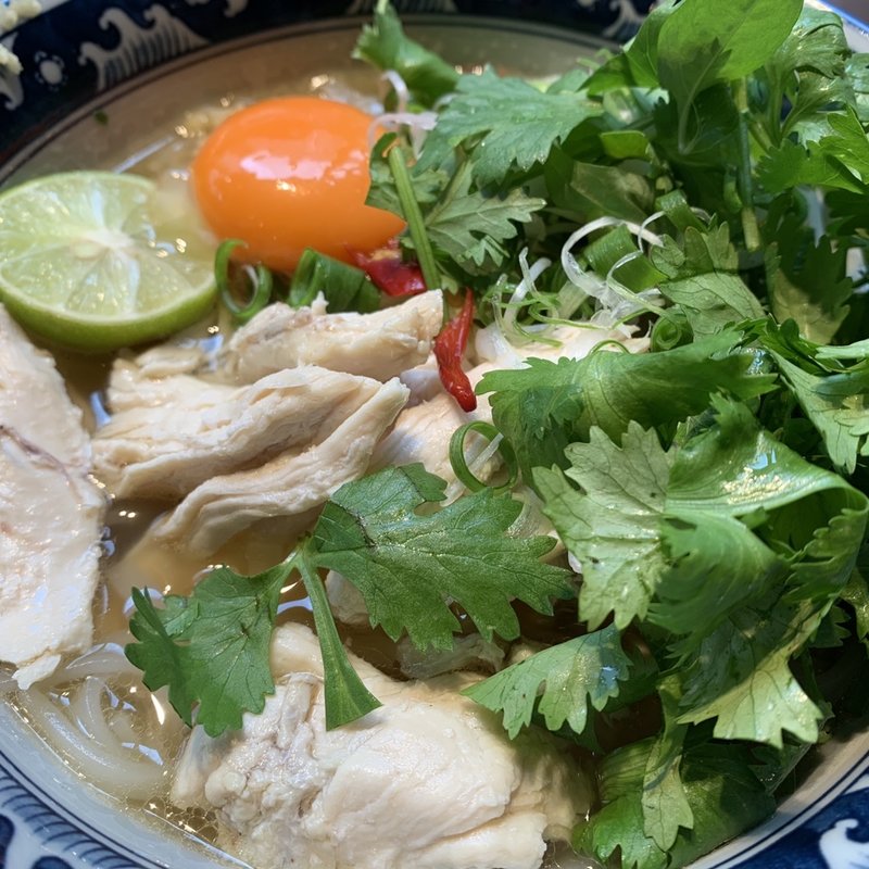 チキンフォー（卵／パクチートッピング）(the pig and the lady)