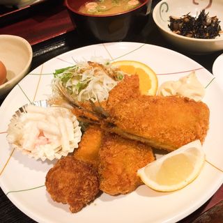 アジフライ定食(まどもあぜる )