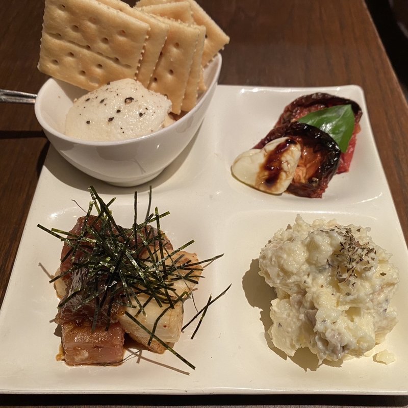 気まぐれおつまみプレート4種(肉と魚のとろける石焼リゾットバル MIYATO‐みやと‐)