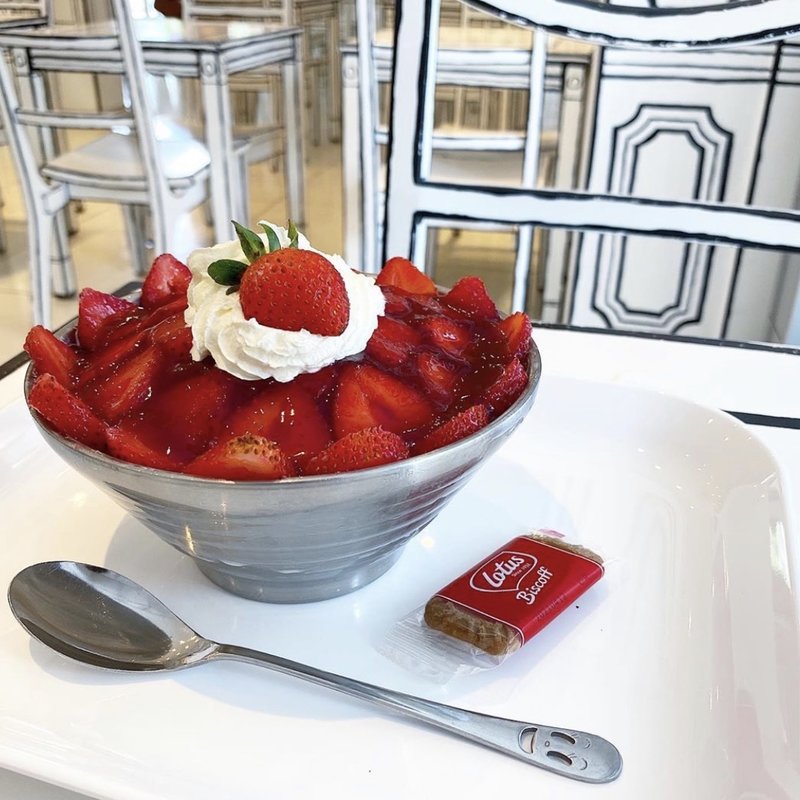 (2D Cafe 新大久保店)