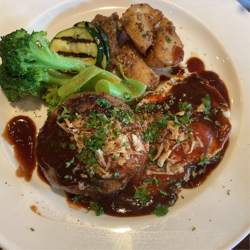 ハンバーグ(イタリア食堂 Bungo)