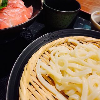 鉄火丼とざるうどんの定食(北海道料理　弁天別館 )