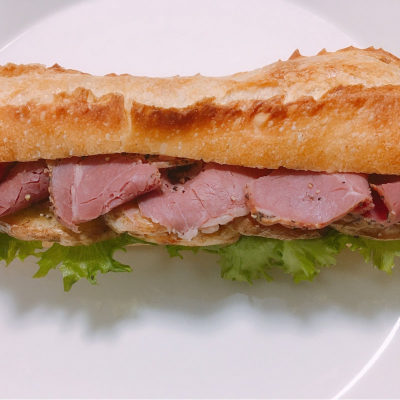 パストラミビーフとポテトのサンド(Bakery コムギノホシ 下井草)