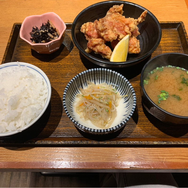 唐揚げ定食(恵比寿 土鍋炊ごはん なかよし 並木橋店)