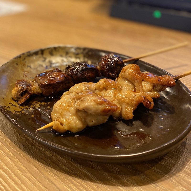 正肉串、レバー串(三代目 鳥メロ 刈谷駅前店)