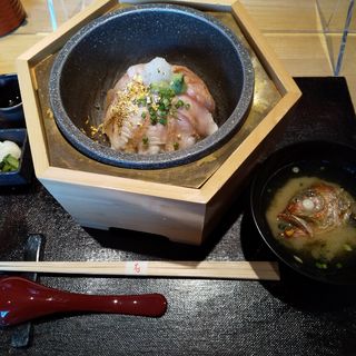 のどぐろ炙り石焼き丼(東山 志)