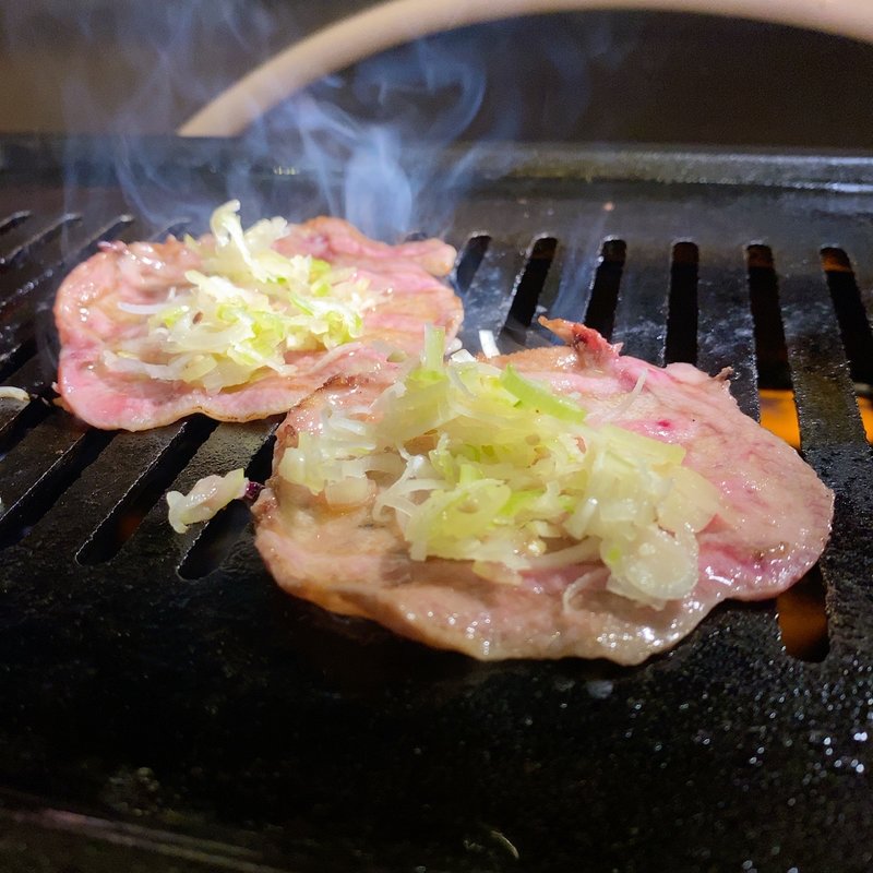 ねぎ塩タン(大衆焼肉 ニクスケ)