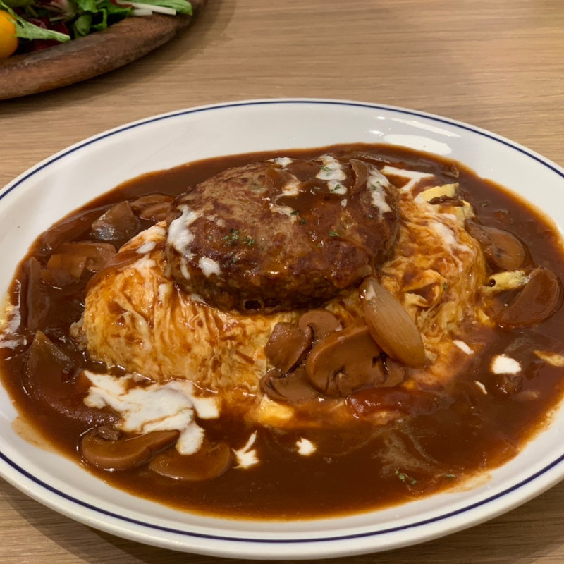 焼きハンバーグのせデミグラスオムライス(湘南パンケーキ お台場店)