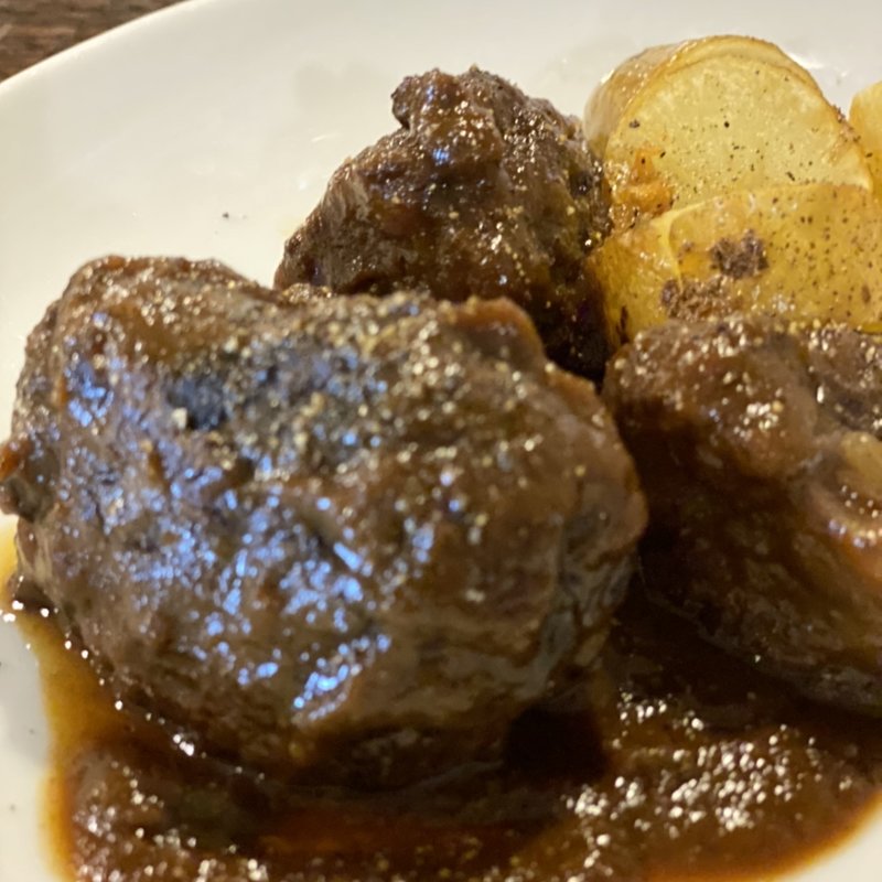 牛頬肉の赤ワイン煮込み(葡萄房)