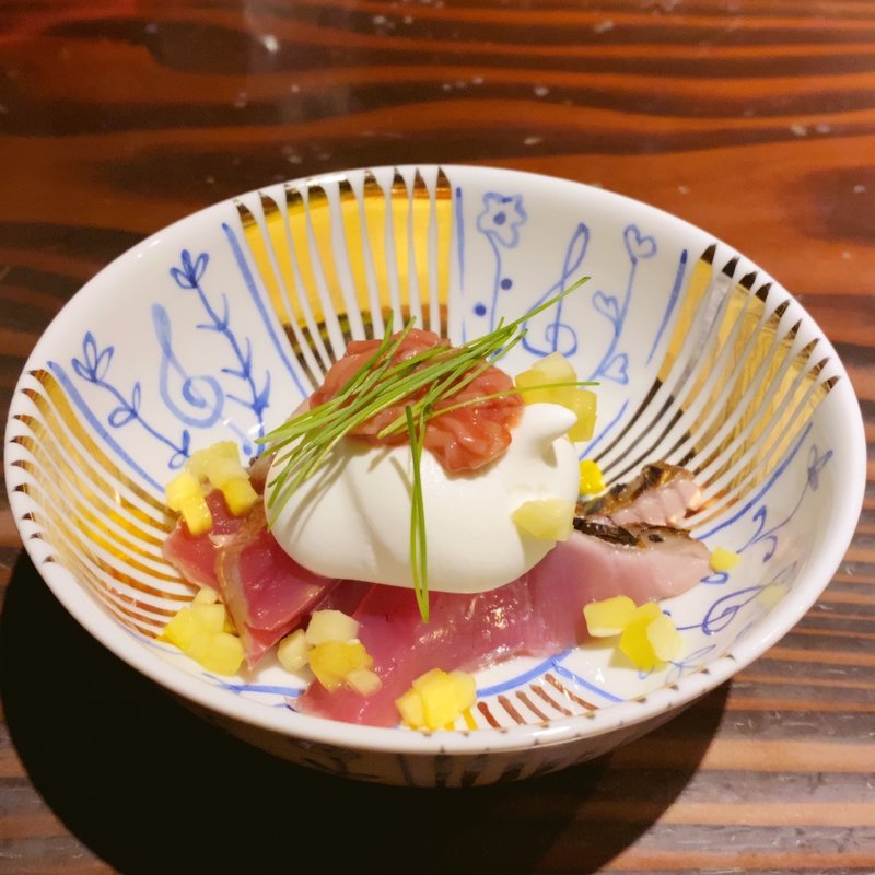 鰹の藁焼きたたきにマスカルポーネ(野口太郎)