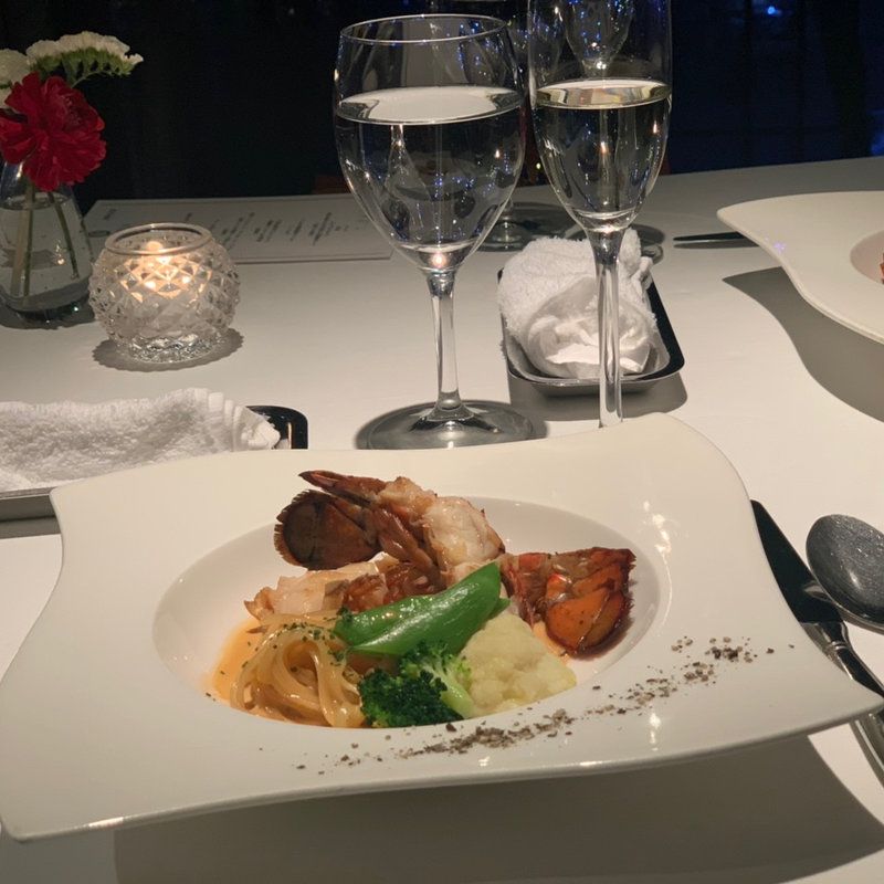 カナダ産オマール海老のオーブン焼き　クレーム・ドゥ・オマール　パートフレッシュ添え(葉山庵Tokyo （ハヤマアントウキョウ）)