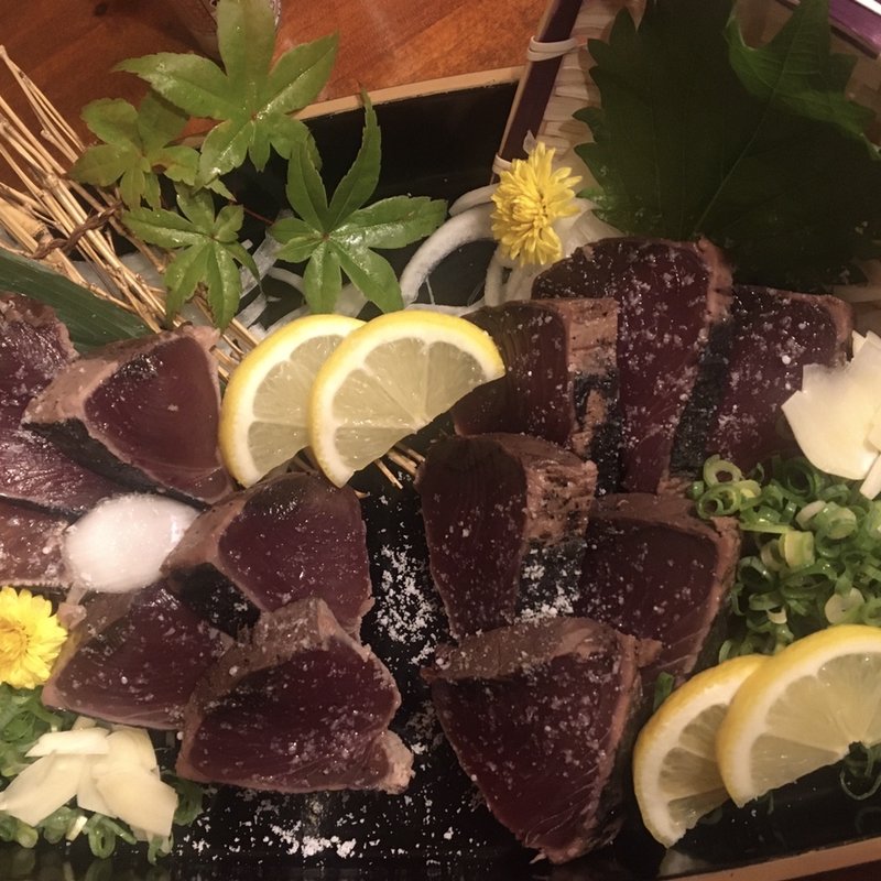 鰹の塩タタキ(土佐備長炭焼とり 龍馬家)