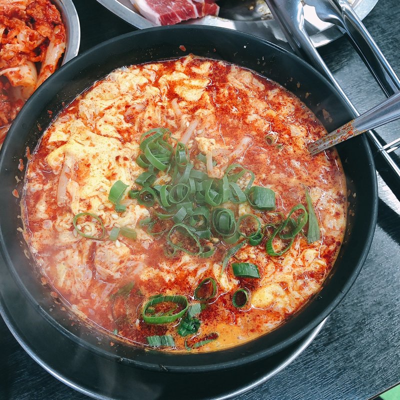 ユッケジャンスープ(焼肉 空 道頓堀店)