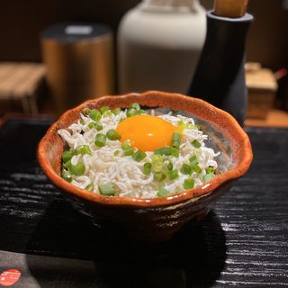 篠島しらす、卵黄(神楽 海老で鯛を釣る麺堂)