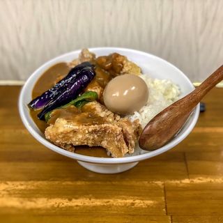 アキラの唐揚げスパイシーカレー丼(ラーメン専科 竹末食堂)