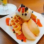 桃ワッフル(パティスリーヒラノ )