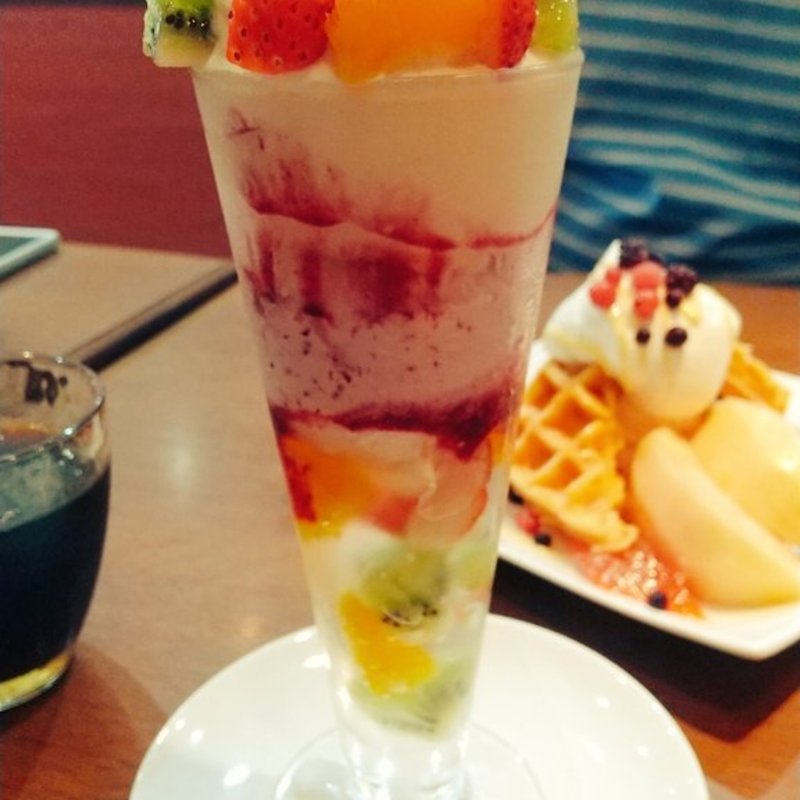 杏仁フルーツパフェ(パティスリーヒラノ )