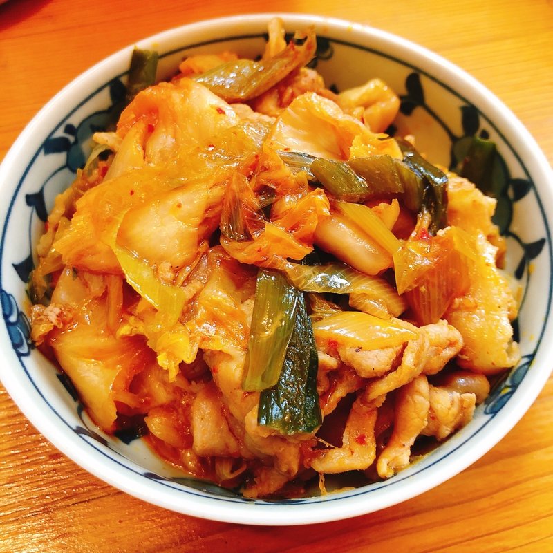 豚ニラキムチ(立ち呑みスタンド ヨッコイショ)