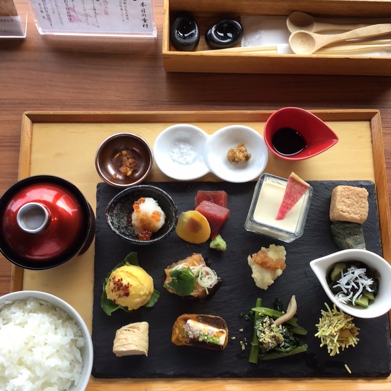 一汁十二菜ランチ(ちょうつがひ 阪急グランドビル店 )