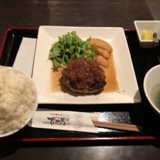 沖縄アグー豚のハンバーグステーキ定食(琉球・梅酒Dining てぃーだ 新宿西口店)