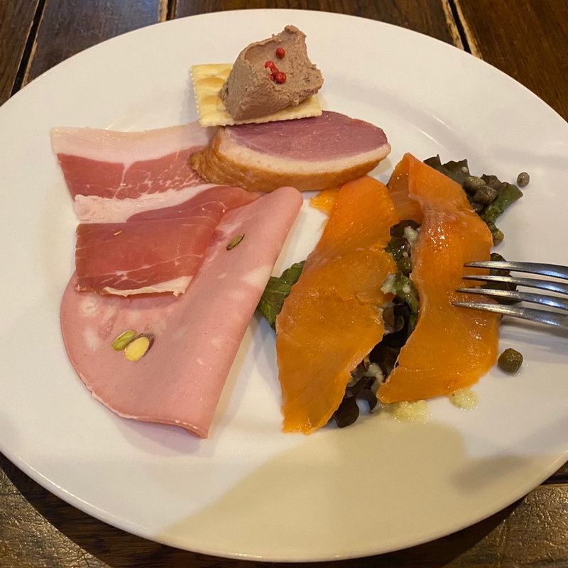 前菜盛り合わせ(オステリアペコ)