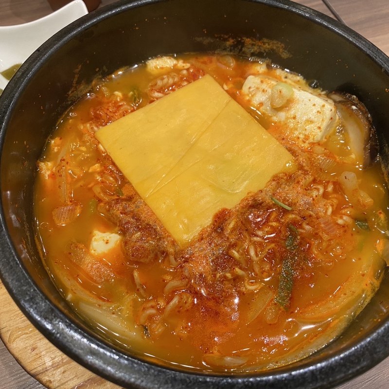 チーズラーメンスンドヴゥ(韓国料理 bibim')