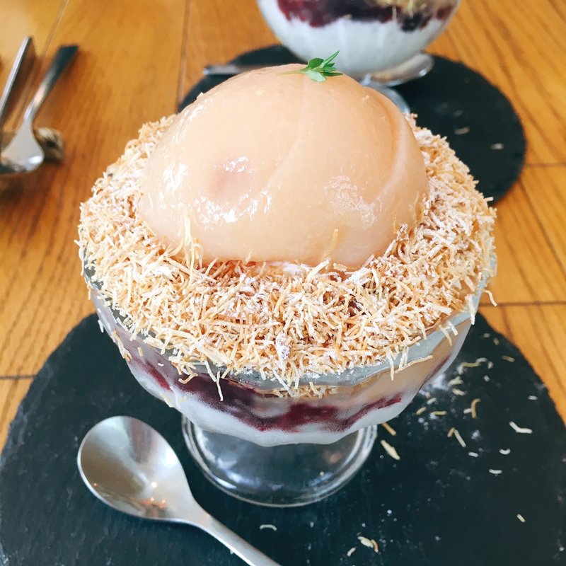 ピーチネストパフェ(スモーブローキッチン 中之島)