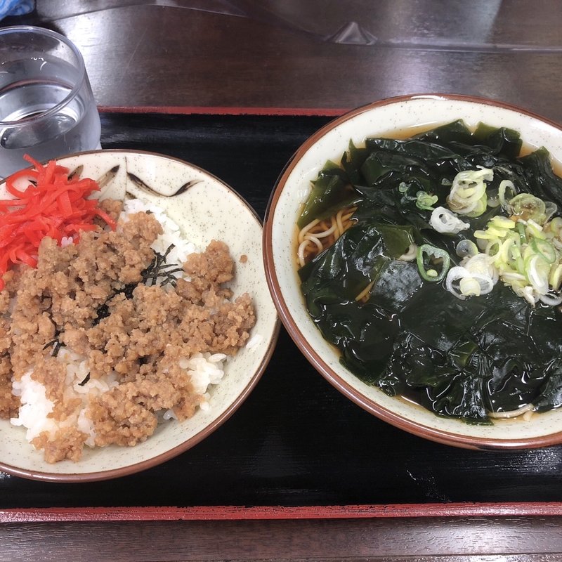 鶏そぼろ丼セット わかめトッピング(そばよし 京橋店)