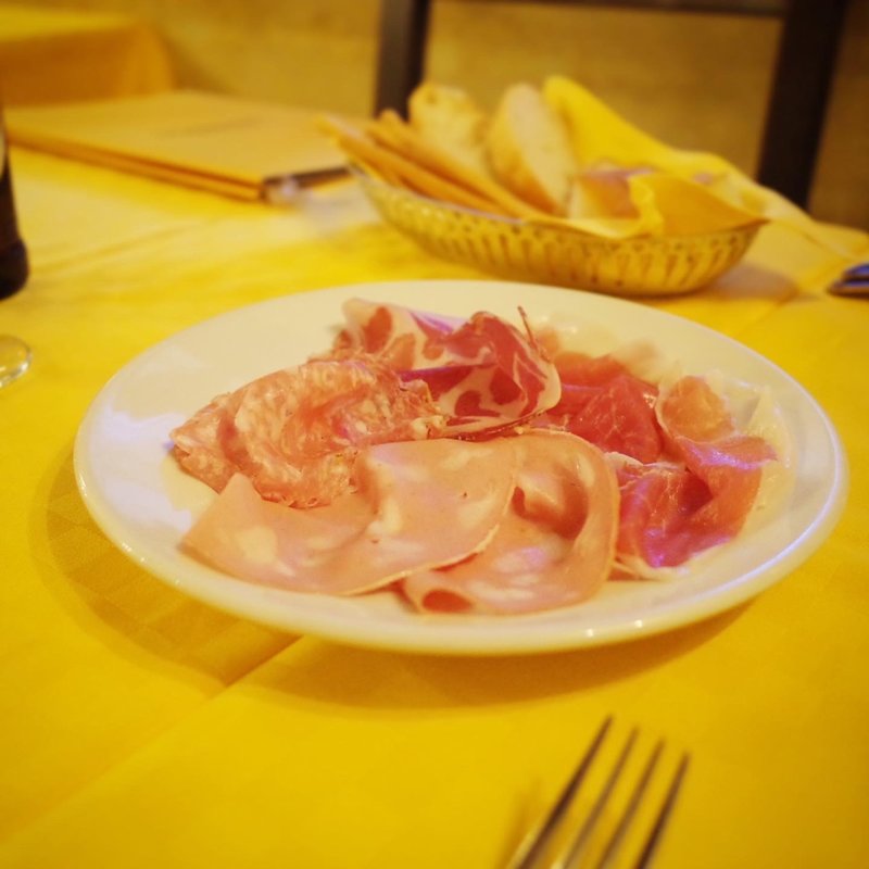 生ハム、サラミ、モルタデッラの盛り合わせ(LA BISBOCCIA)