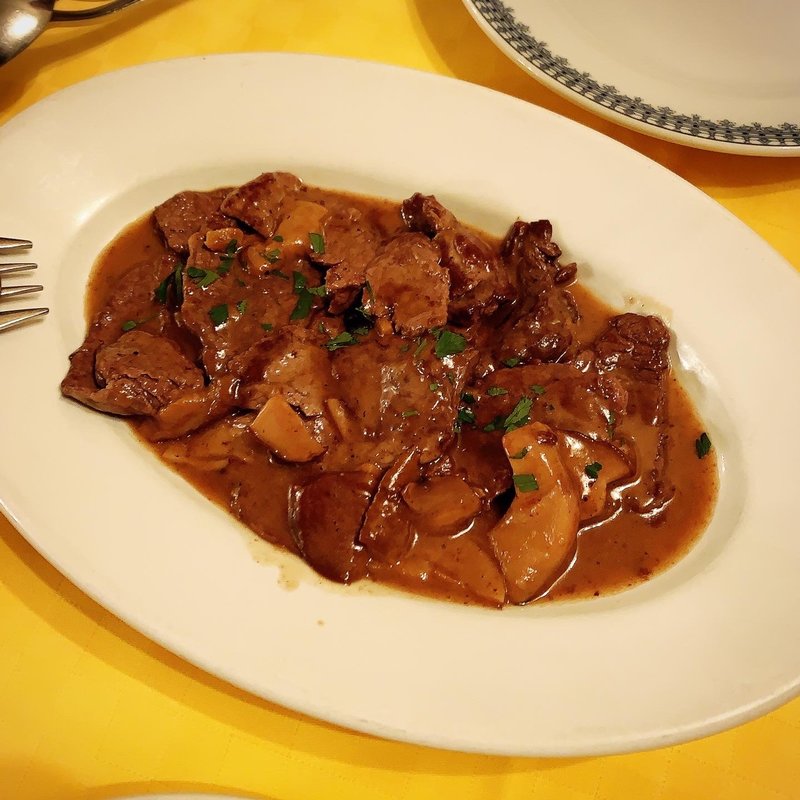 牛フィレ肉のスライスとポルチーニ茸のソテー(LA BISBOCCIA)