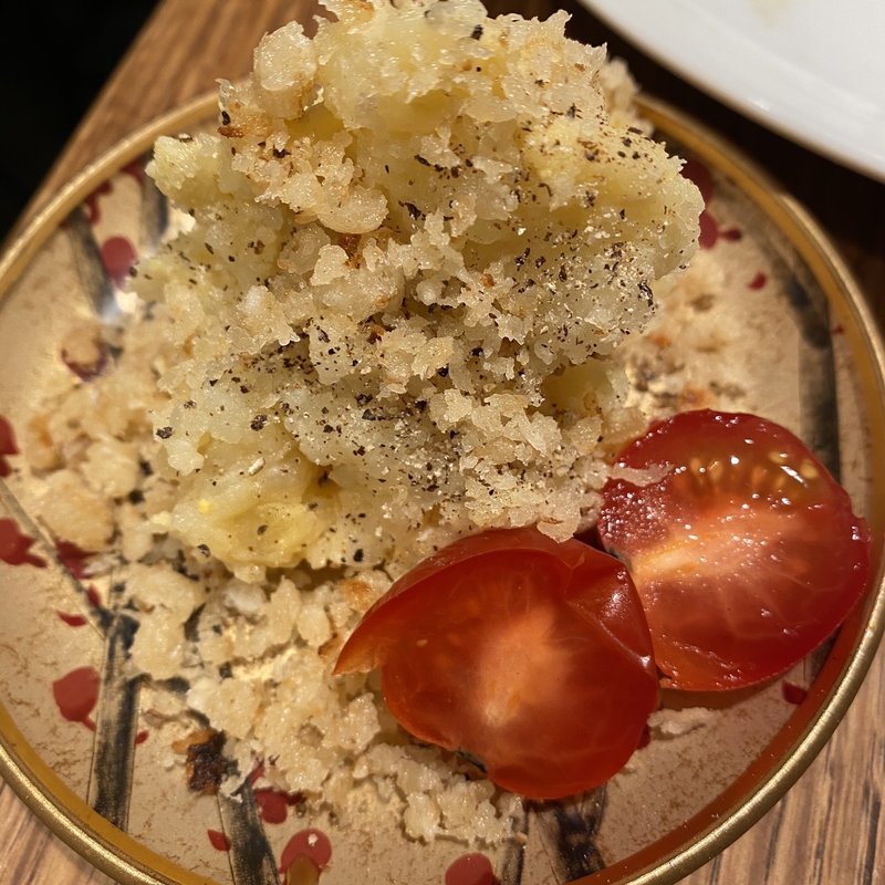 金沙粉 燻製ポテサラ(小宇宙 元町)