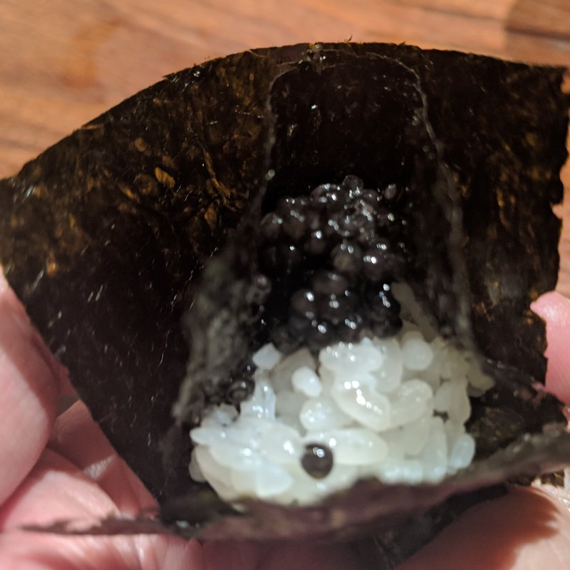 キャビアおにぎり(鳥茂)