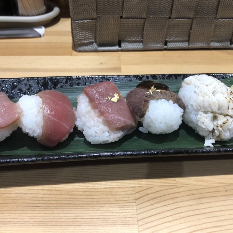 金色の手毬ずし(和風ピンポン竹末)