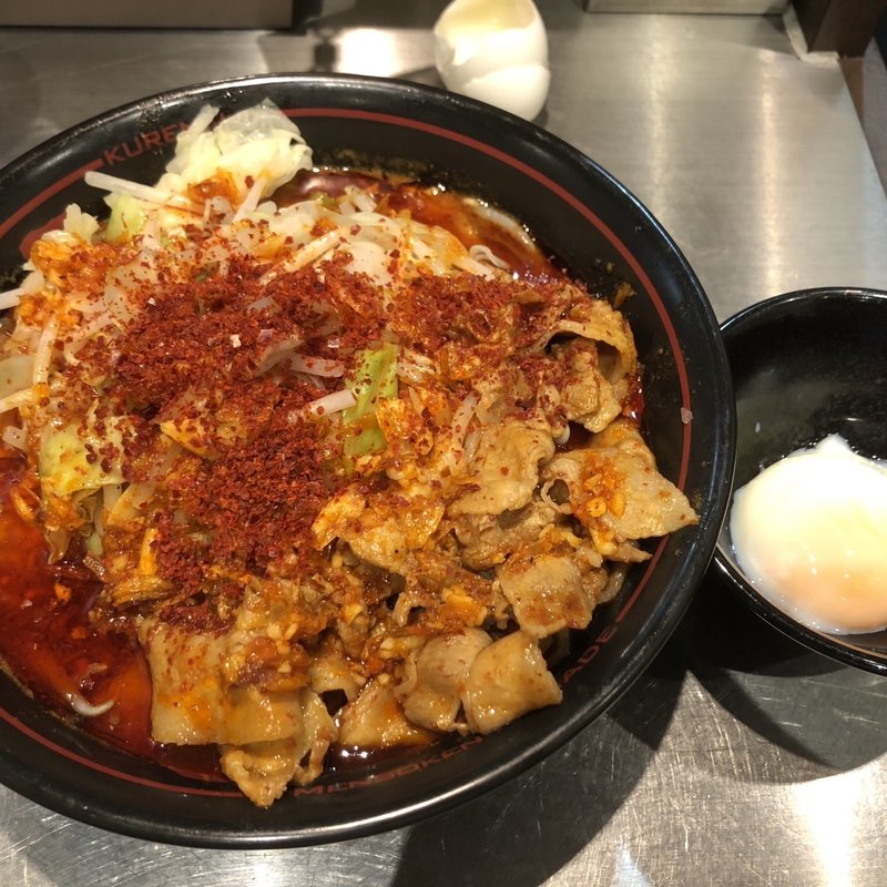 鬼紅ラーメン　温泉たまごつき(麺創研 紅-KURENAI-)