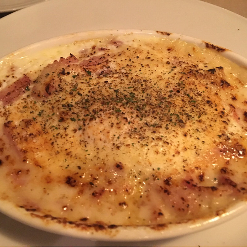 半熟卵とベーコンのグラタン(らせん屋)