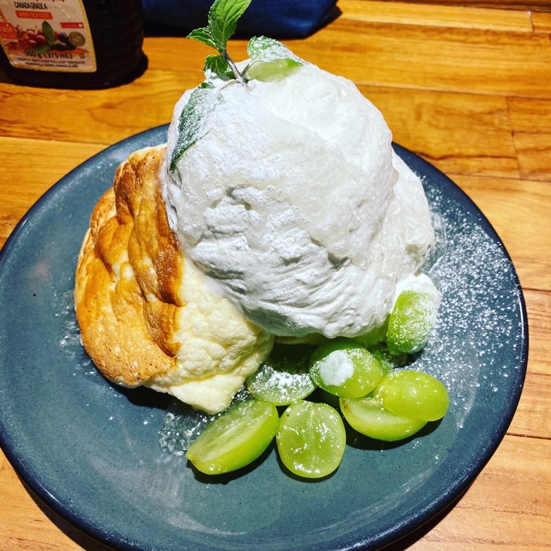 シャインマスカットのパンケーキ(ヨコハマドラセブン)