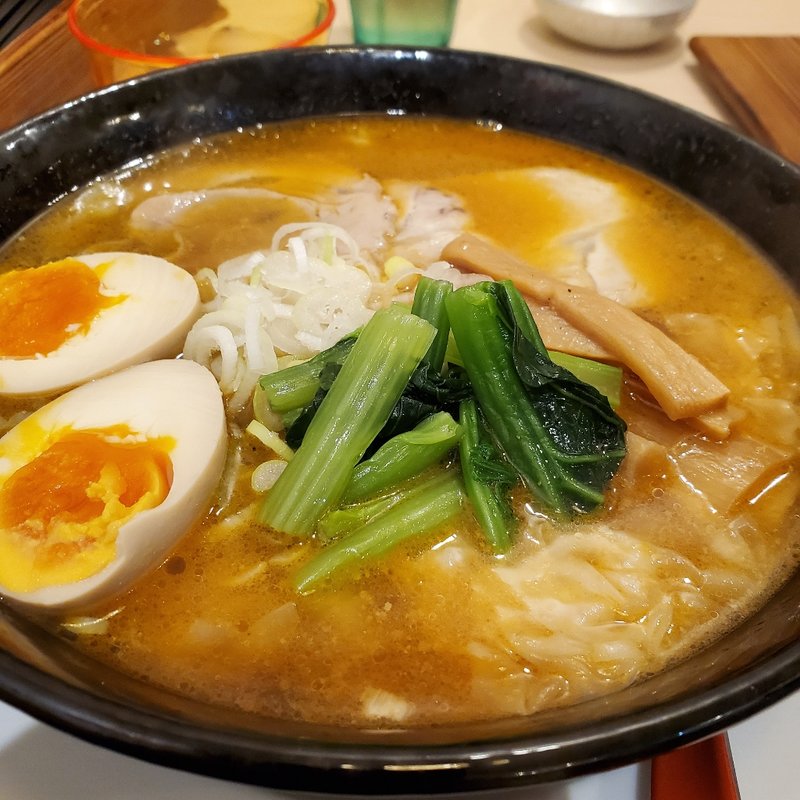 スタミナワンタン麺煮卵入り(ワンタンメンの満月 三鷹店)